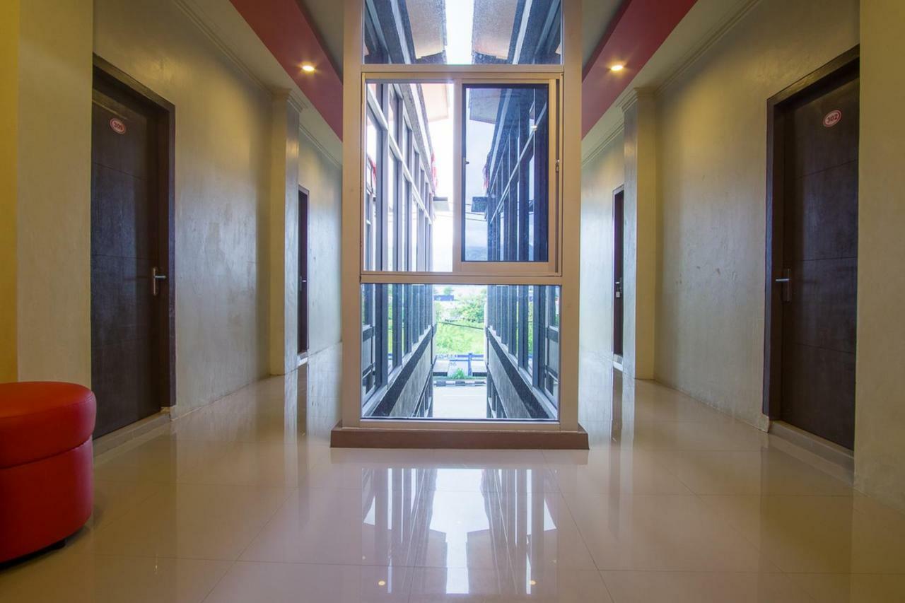 Hotel Reddoorz Near Taman Kota Ternate Esterno foto