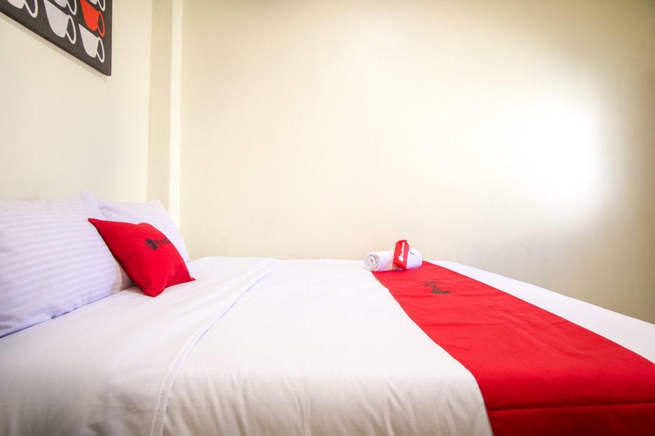 Hotel Reddoorz Near Taman Kota Ternate Esterno foto